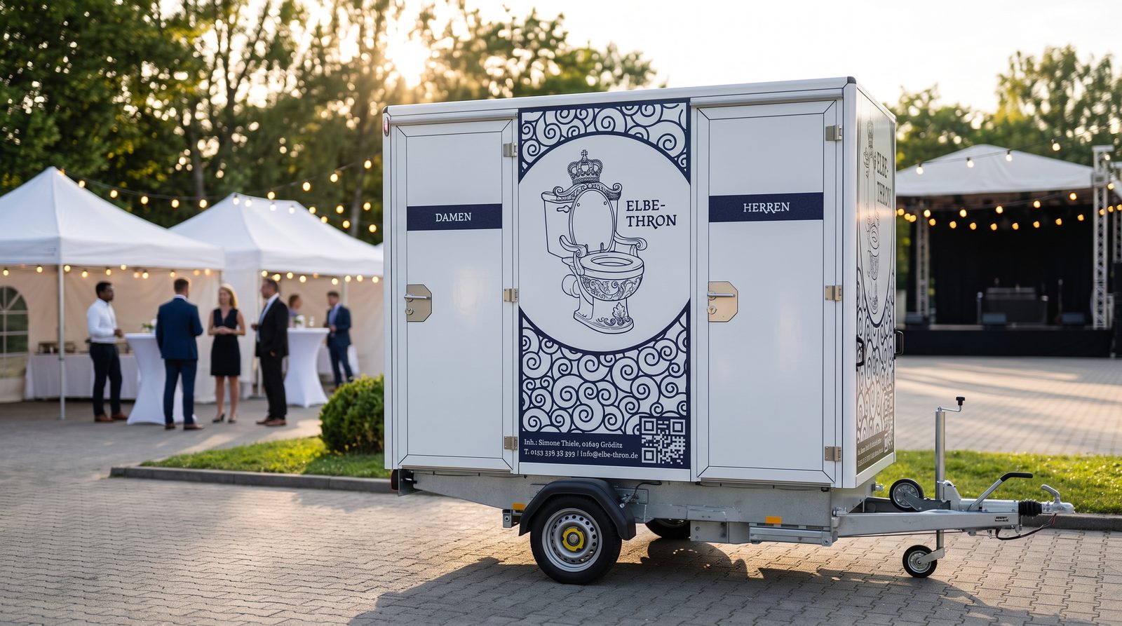 Elbe-Thron Toilettenwagen bei einer Gartenfeier
